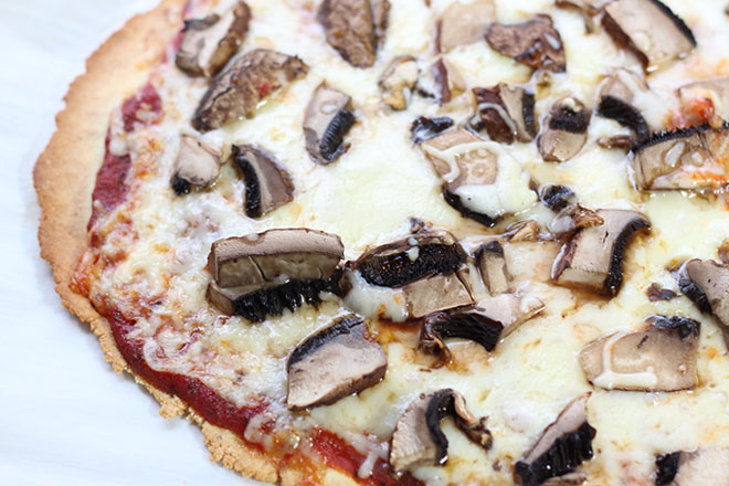 Keto Mushroom & Onion Pizza