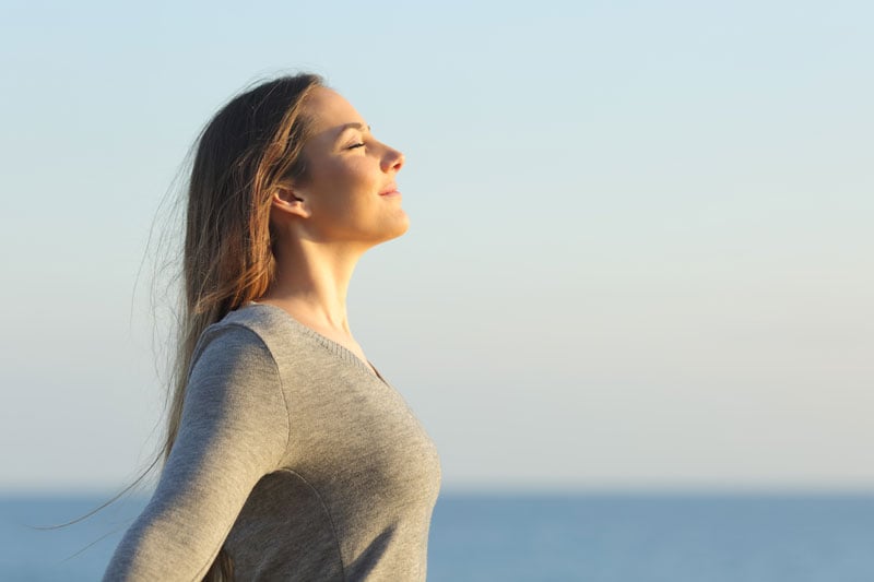 How Deep Breathing Reduces Stress & 2 Easy Techniques