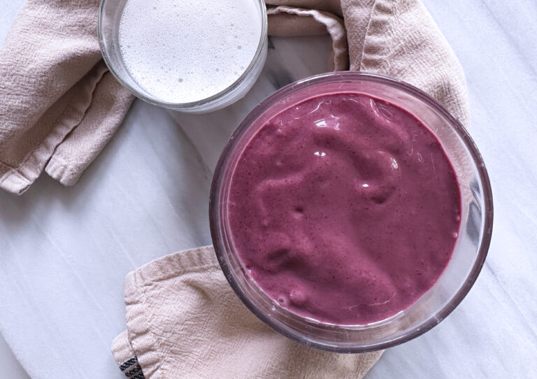 SUPER EASY SMOOTHIE FOR BUSY MORNINGS